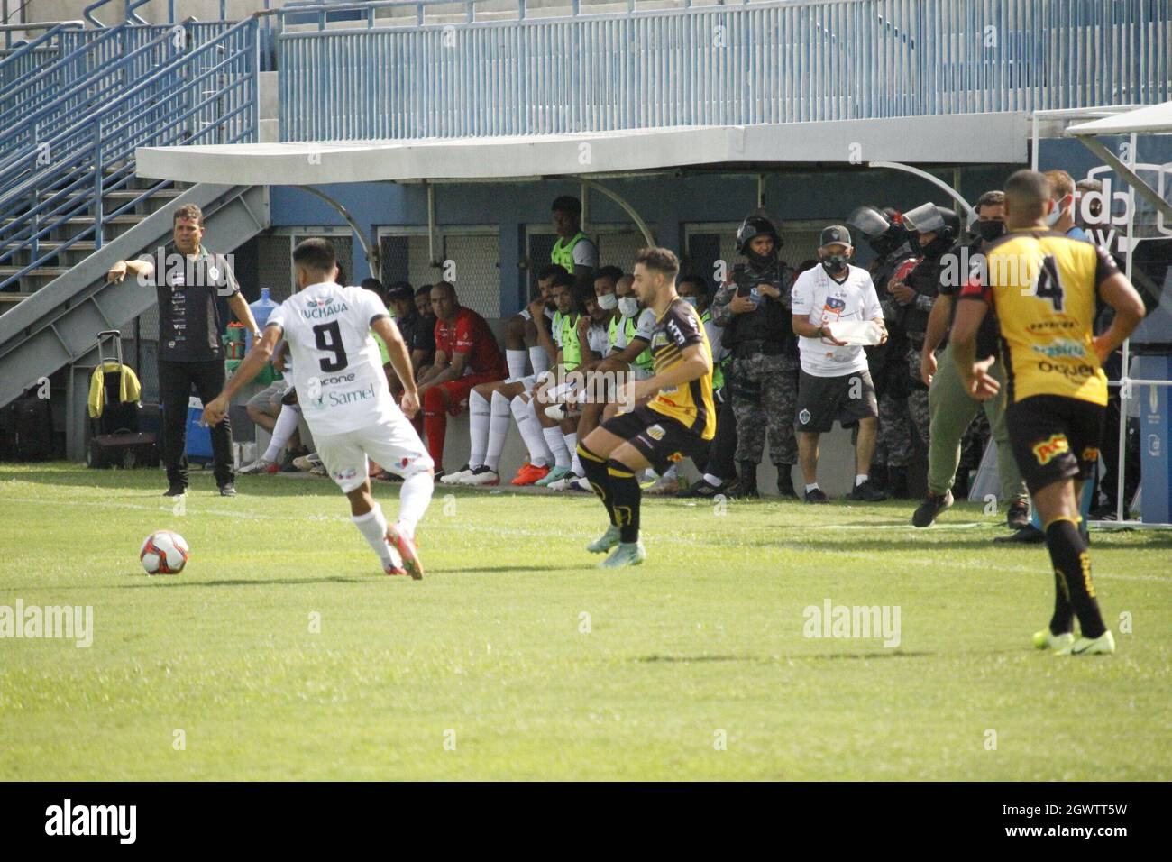 Manaus, Amazonas, Brasilien. Oktober 2021. (SPO) Brasilianische Fußballmeisterschaft 3. Division: Manaus und Novorizontino-SP. 3. Okt 2021, Manaus, Amazonas, Brasilien: Beim Debüt des viereckigen Finales der Brasilianischen Fußball-Meisterschaft 3. Division lief Manaus am Sonntag (3) im Ismael Benigno-Stadion in Manaus um 5 zu 0 über Novorizontino-SP. Gabriel Davis, Raphael Lucas, Douglas Lima (zweimal) und Guilherme Amorim erzielten die Tore für Gaviao do Norte. (Bild: © Josemar Antunes/TheNEWS2 via ZUMA Press Wire) Stockfoto