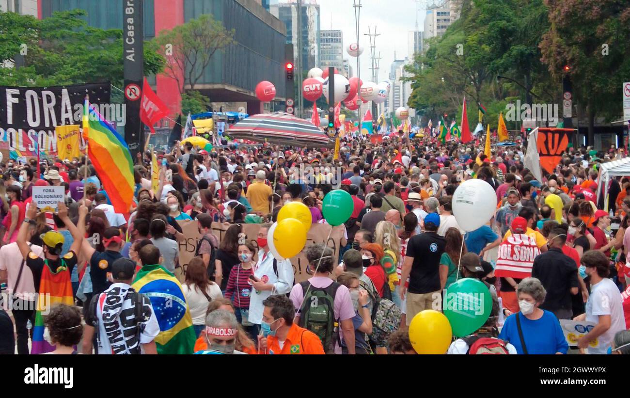 2. Oktober 2021: Manifestantes protestam contra o Presidente Jair Bolsonaro na Avenida Paulista na tarde deste sÃÂbado(2) em SÃÂ£o Paulo (Foto: © Cris FAGA/ZUMA Press Wire) Stockfoto