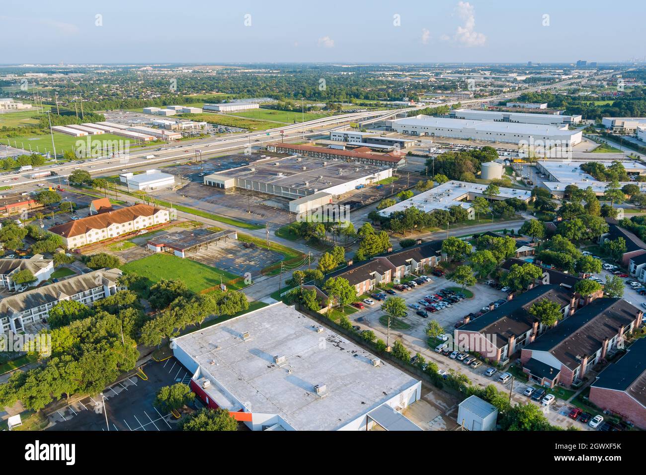 Panorama mit Blick auf das Einkaufszentrum plaza Shopping in der Nähe von 45 Kreuzwechseln sn Houston City Texas USA. Stockfoto