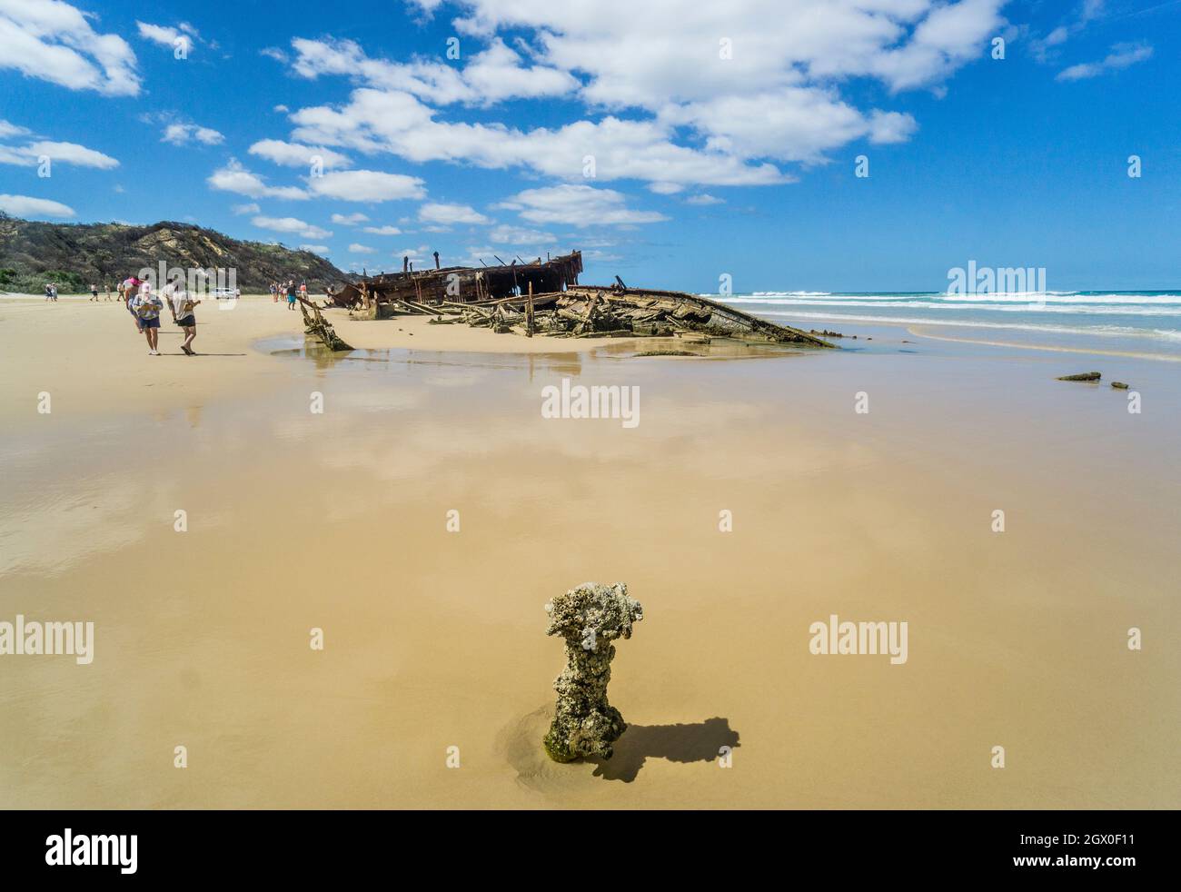 Wrack der S.S.Maheno, wurde der Ozeandampfer am 9. Juli 1935 während eines starken Wirbelsturms, der Fraser Coast Region, an der Ostküste von Fraser Island abgeworfen Stockfoto