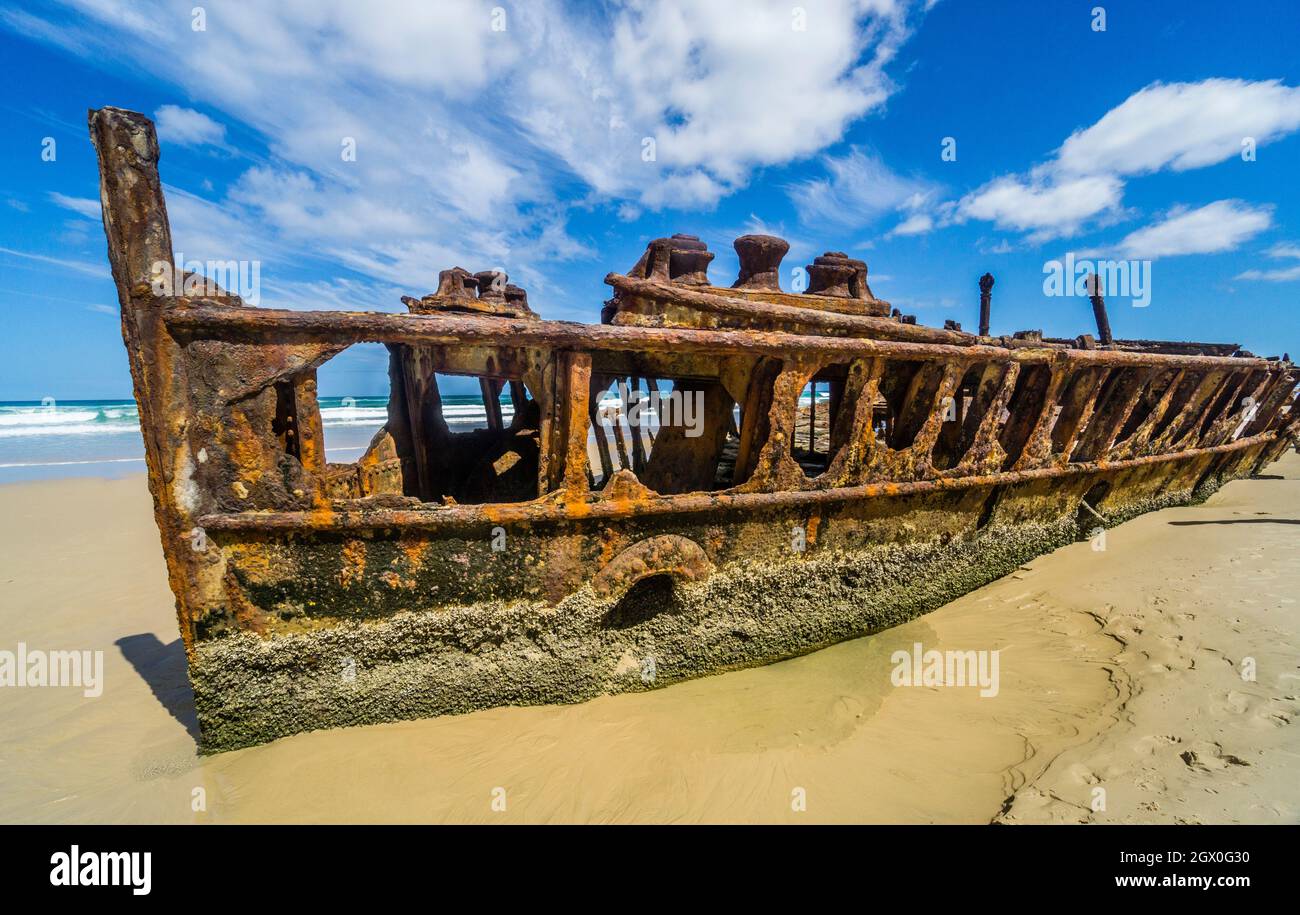 Wrack der S.S.Maheno, wurde der Ozeandampfer am 9. Juli 1935 während eines starken Wirbelsturms, der Fraser Coast Region, an der Ostküste von Fraser Island abgeworfen Stockfoto