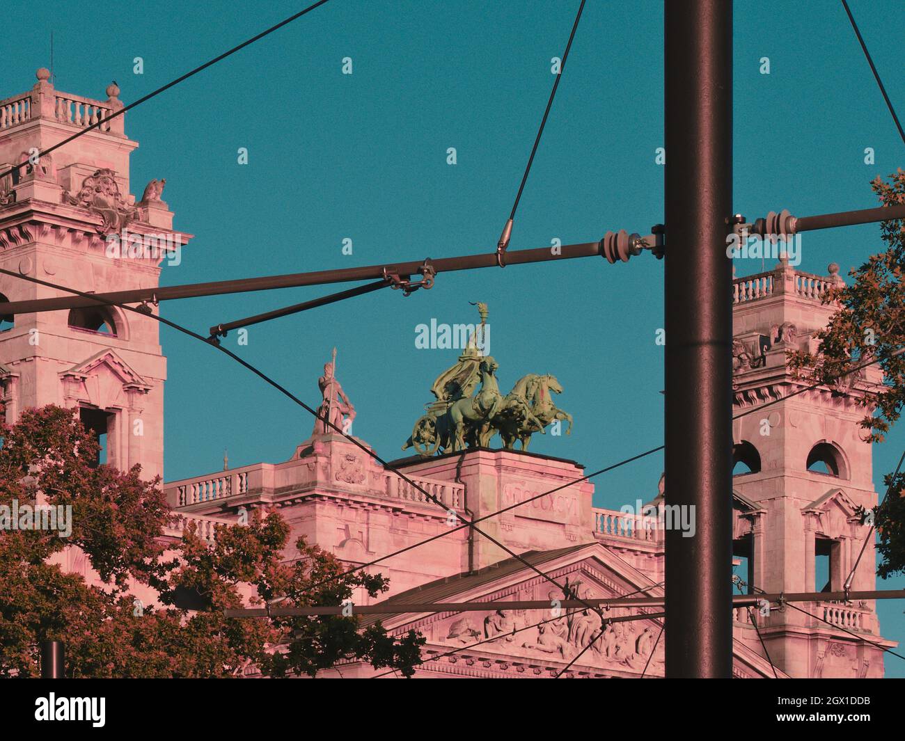 Überlegte Farben Auf Dem Foto Des Museums Für Ethnographie. Budapest - Ungarn Stockfoto