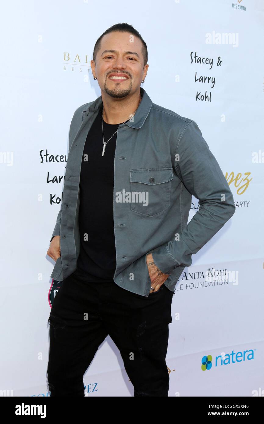 LOS ANGELES - Okt 3: Andy Vargas bei der George Lopez Foundation 14. Celebrity Golf Classic Pre-Party im Baltaire Restaurant am 3. Oktober 2021 in Brentwood, CA Stockfoto