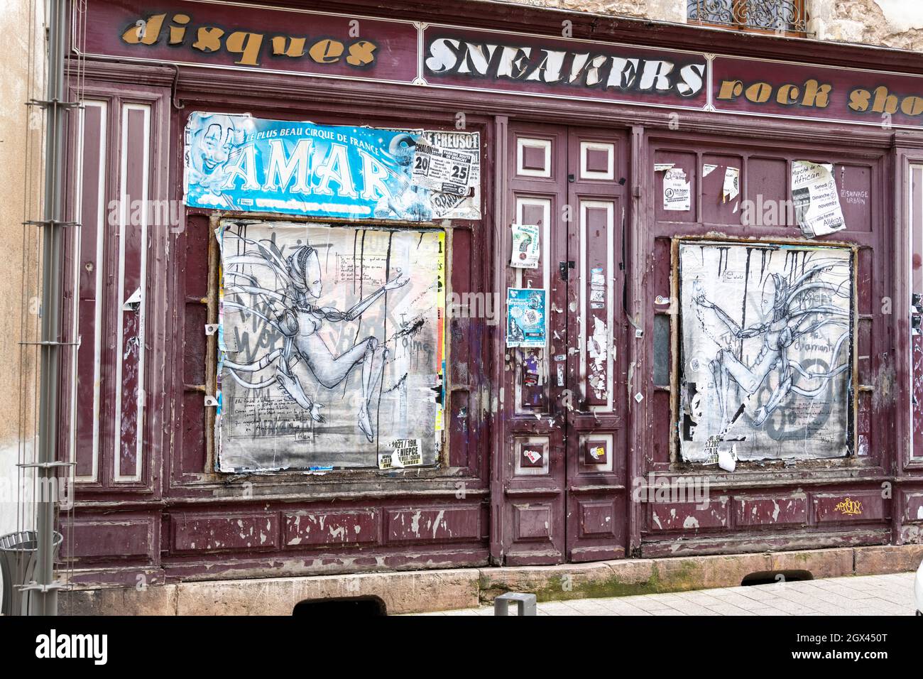 Ein leerer Laden in der Rue Pasteur, Chalon-Sur-Saone, Ostfrankreich. Stockfoto