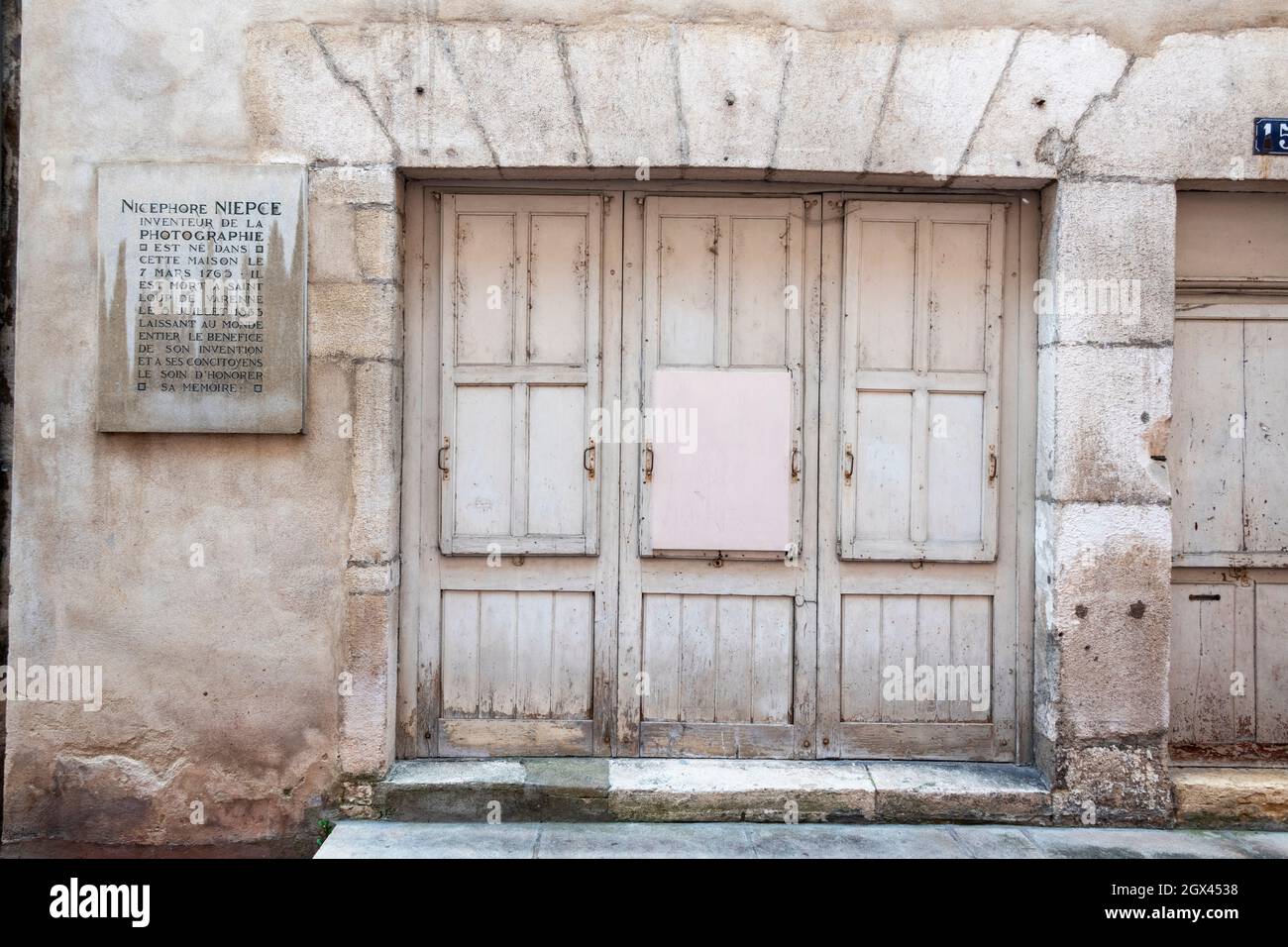 Der Eingang zum Geburtsort von Nicephore Niepce, dem Erfinder der Fotografie, Chalon-Sur-Saone, Ostfrankreich. Stockfoto