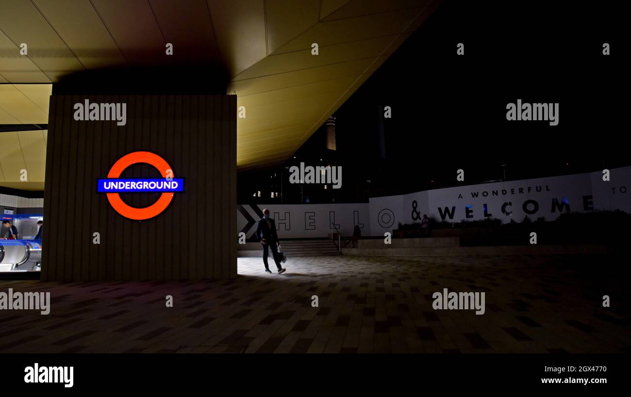 Die neue U-Bahnstation am Battersea Power Station, London, in der Nacht am Eröffnungstag, dem 20. September 2021 Stockfoto
