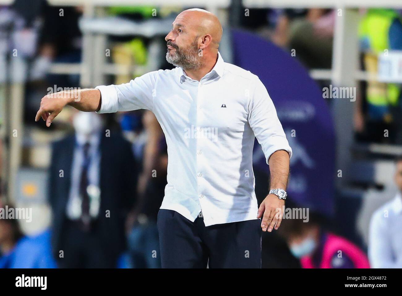 Fiorentinas italienischer Trainer Vincenzo Italiano gesticulieren während des Fußballspiels der Serie A zwischen Fiornetina und SSC Napoli am 3. Oktober 2021 im Stadio Artemio Franchiin Florenz, Mittelitalien. Stockfoto