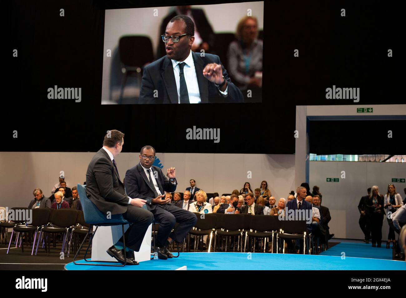 Manchester, England, Großbritannien. Oktober 2021. IM BILD: Kwasi Kwarteng MP, Staatssekretär für Wirtschaft, Energie und Industriestrategie spricht auf der Konferenz der Konservativen Partei Quelle: Colin Fisher/Alamy Live News Stockfoto