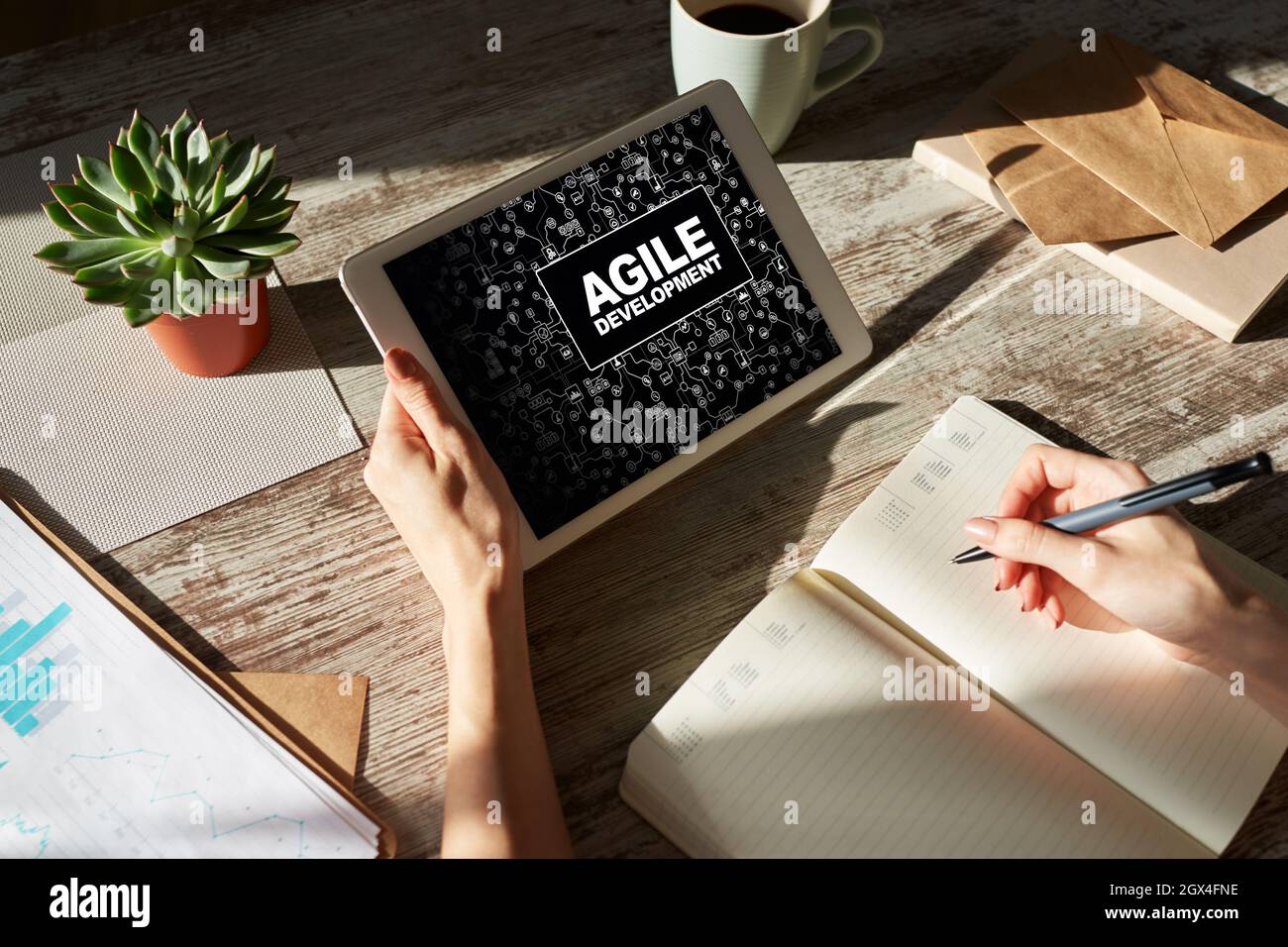 Agiles Entwicklungskonzept auf dem Bildschirm des Geräts. Stockfoto