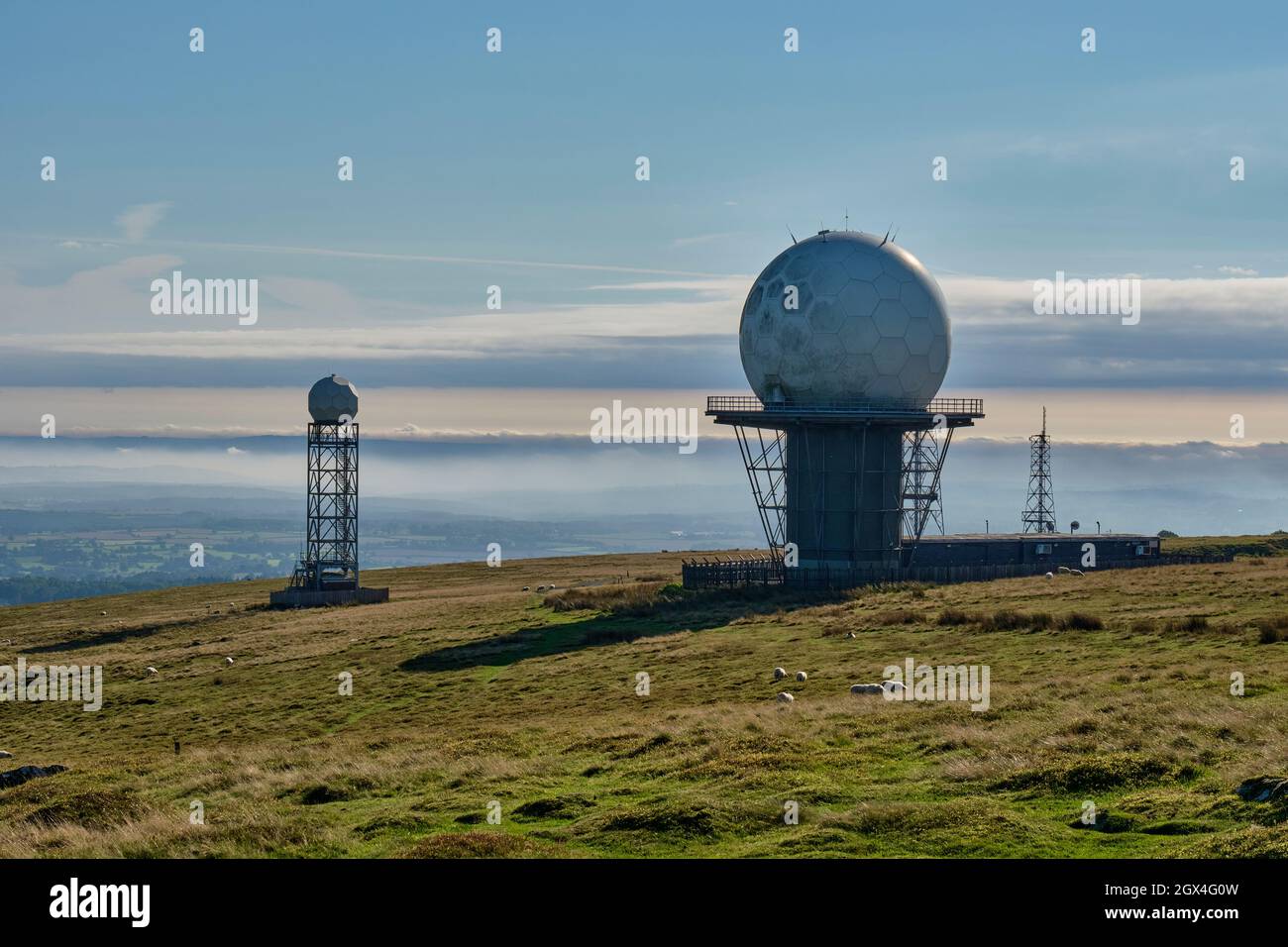 National Air Traffic Radar und Meteorological Radar auf Titterstone Clee Hill, Clee Hill, Shropshire Stockfoto