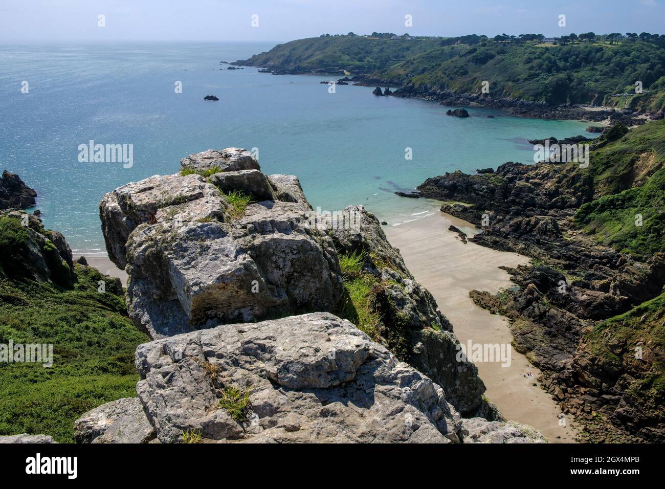 Blick auf einen einsamen Strand von Petit Port, Guernsey, Channel Islands Stockfoto