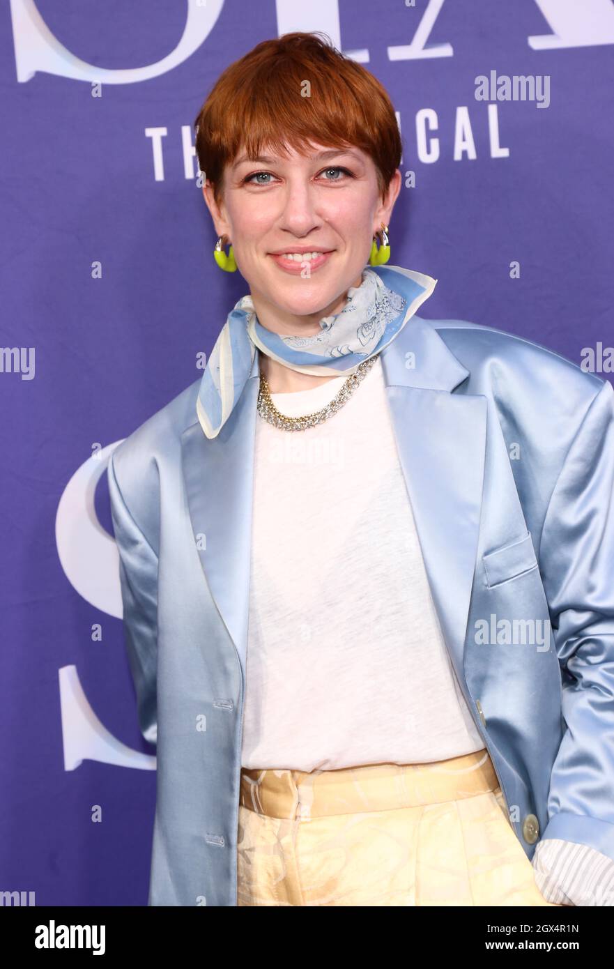 NEW YORK, NY- OKTOBER Emma Bailey kommt zur Eröffnungsnacht von Six the Musical, das am 3. Oktober 2021 im Brooks Atkinson Theater in New York City stattfindet. Quelle: Joseph Marzullo/MediaPunch Stockfoto