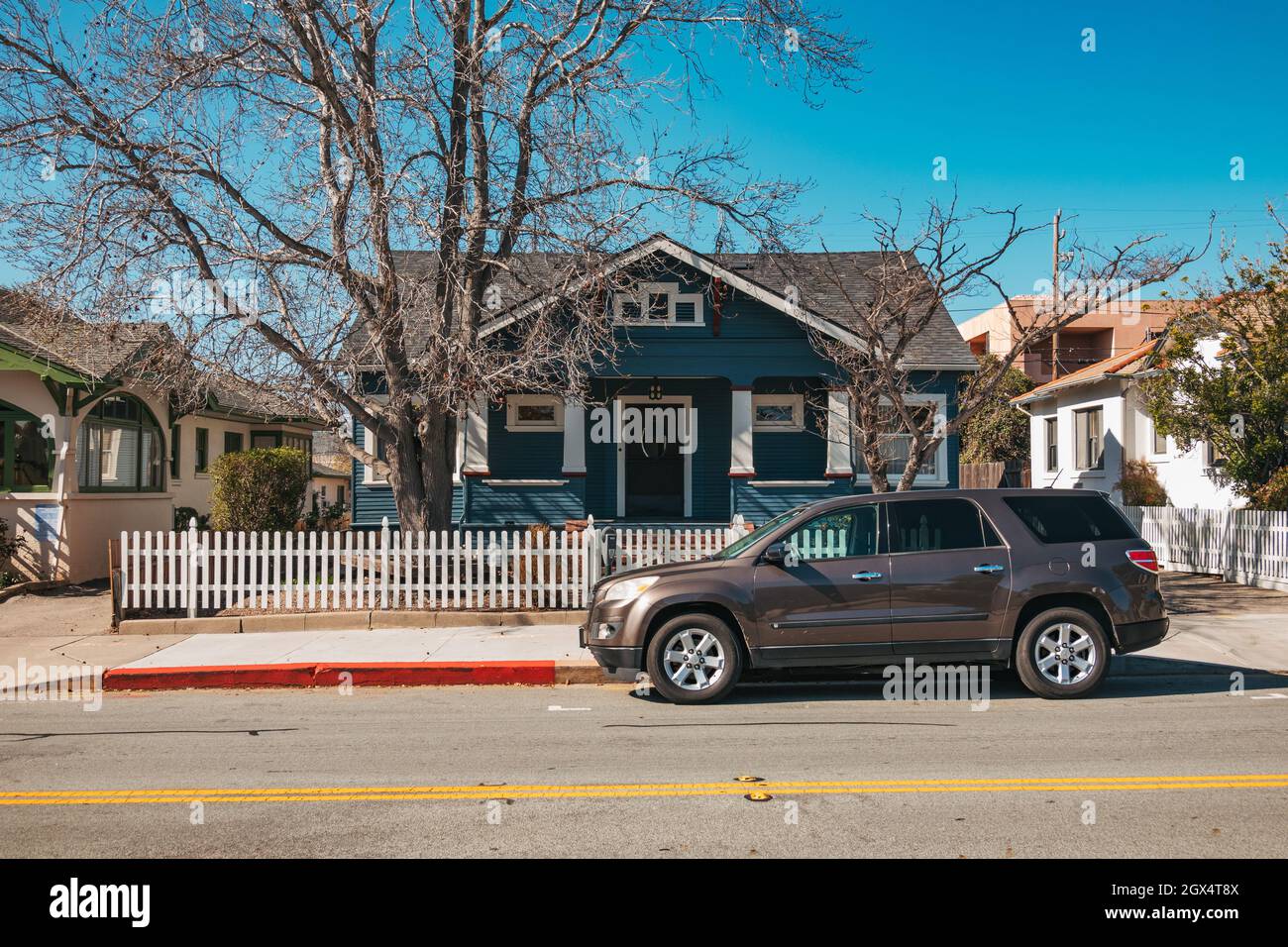 Ein reich verzierter Bungalow im Vorort San Luis Obispo, Kalifornien Stockfoto