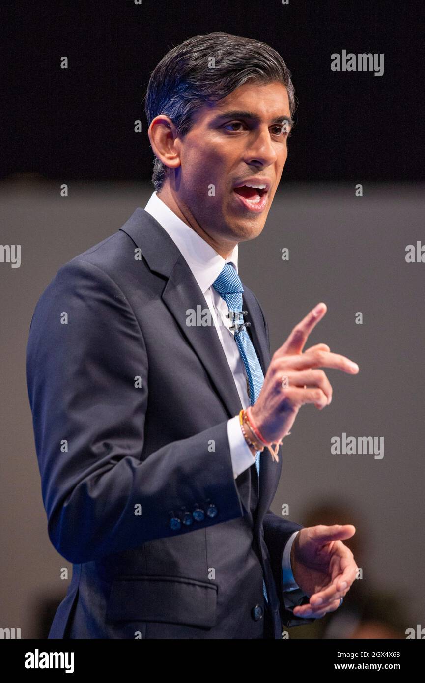 Manchester, England, Großbritannien. Oktober 2021. IM BILD: RT Hon Rishi Sunak, britischer Finanzminister, hält eine Schlüsselrede auf der Konferenz der Konservativen Partei #CPC21. Quelle: Colin Fisher/Alamy Live News Stockfoto