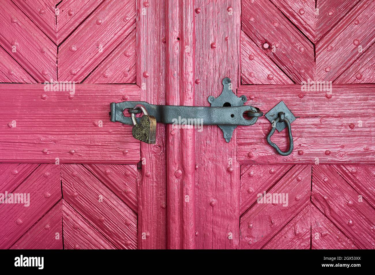 Tor verschlossen, großer Doppeleingang Stockfoto