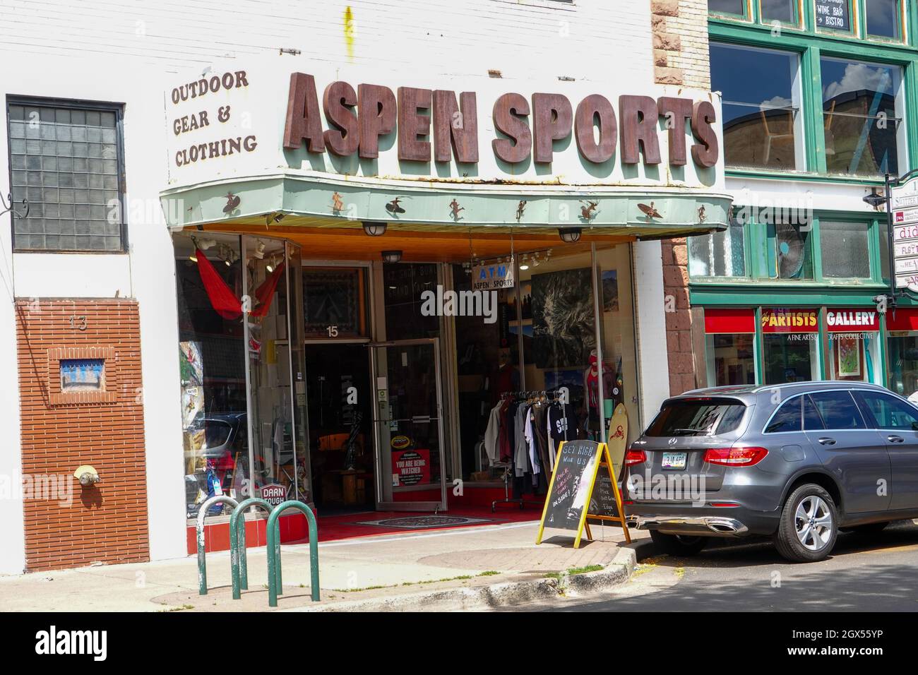 Aspen Sports Shop, Schaufenster, Ausstatter für Sportbegeisterte, in der Innenstadt von Flagstaff, Arizona. Stockfoto