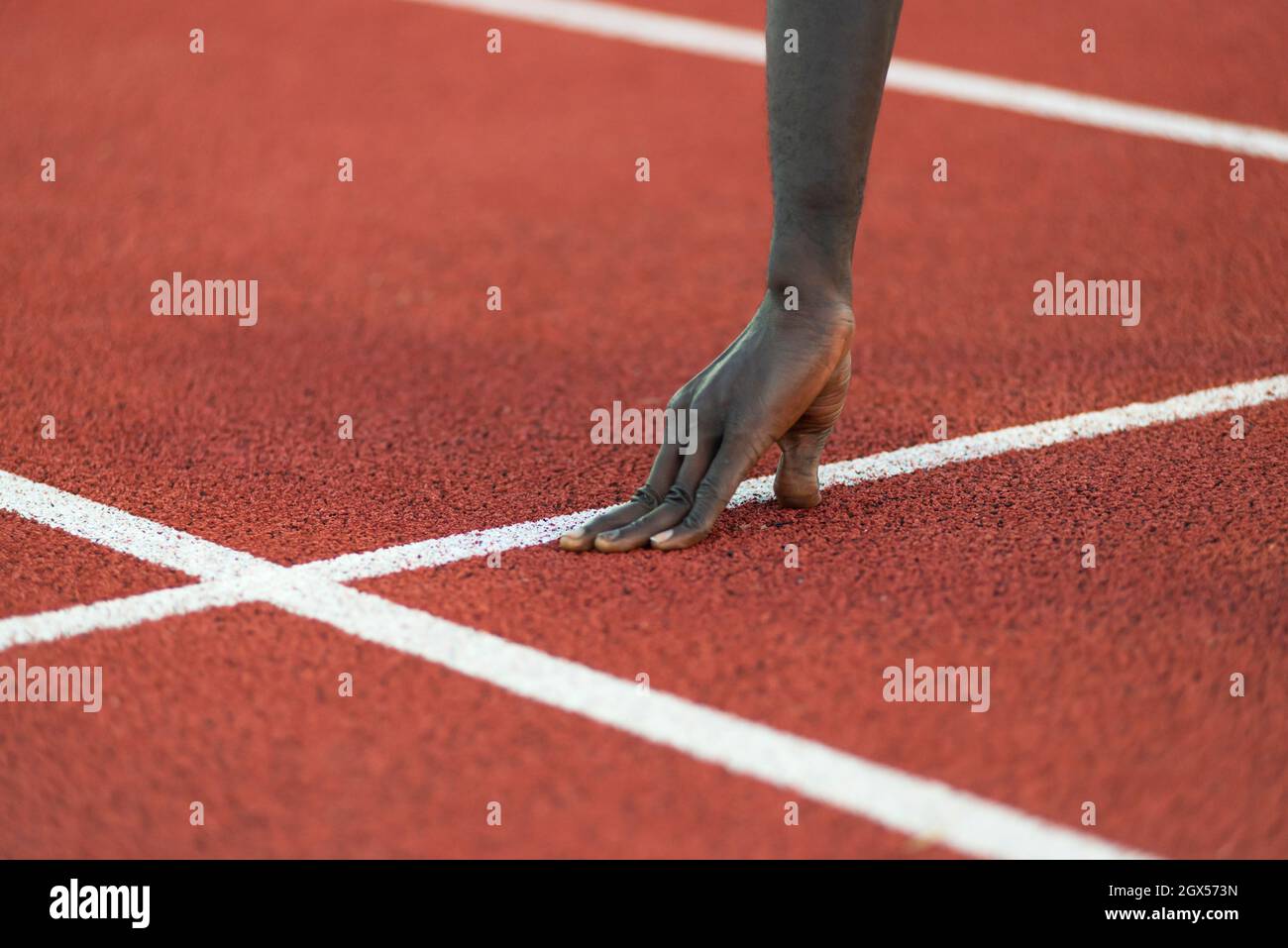 Athlet auf Startblöcken Stockfoto