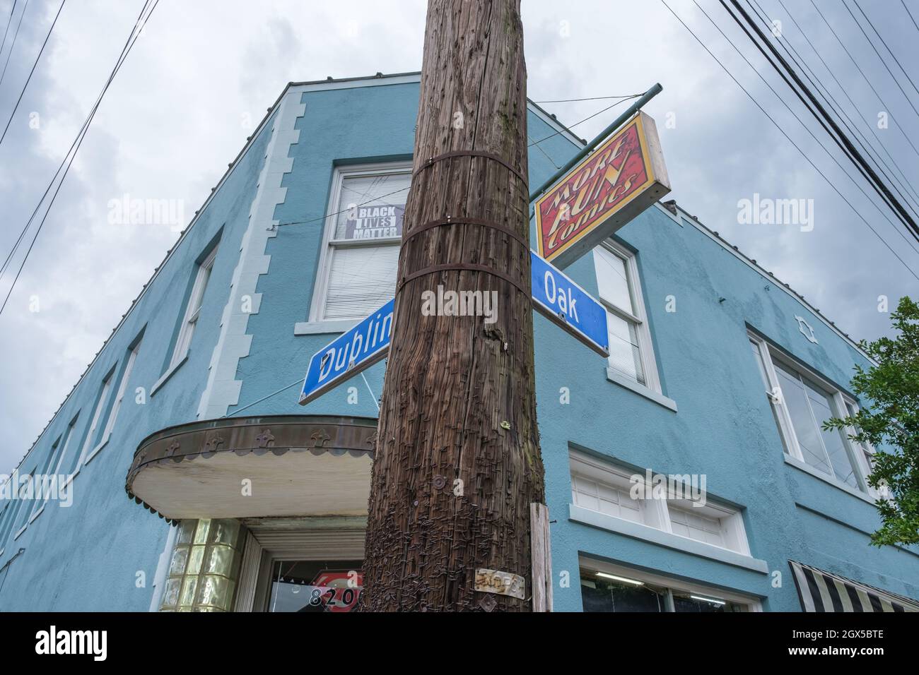 NEW ORLEANS, LA, USA 30. SEPTEMBER 2021: Mehr Fun Comics Store an der Ecke Dublin und Oak Streets Stockfoto