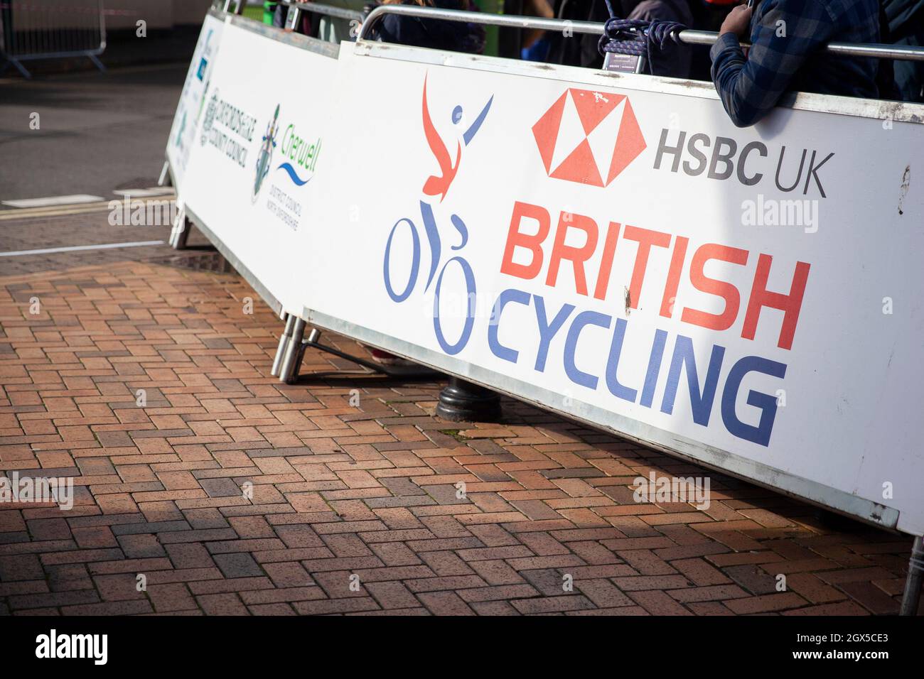 Bicester, Großbritannien - Oktober 2021: Logo für British Cycling die nationale Gruppe für Radsport in Großbritannien Stockfoto