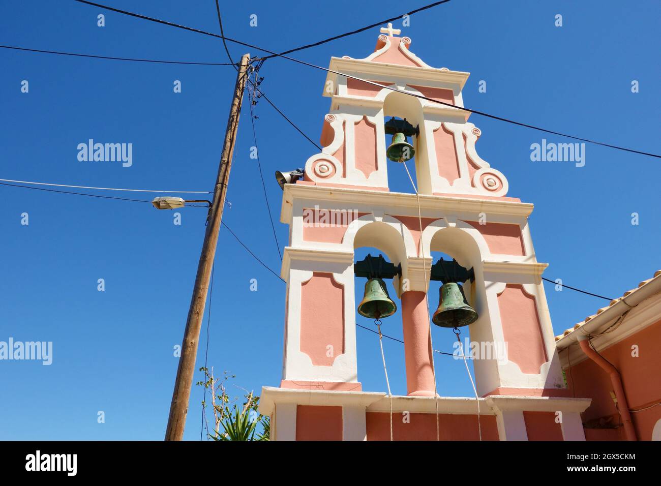 Traditioneller griechischer freistehender Glockenturm, Korfu - Griechenland Stockfoto