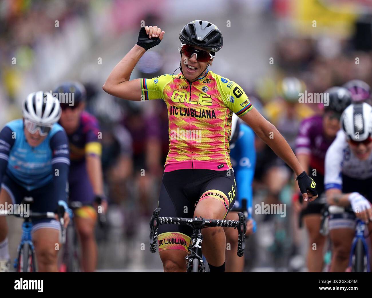Marta Bastianelli vom Team Cipollini feiert den Gewinn der ersten Etappe der AJ Bell Women's Tour von Bicester nach Banbury. Bilddatum: Montag, 4. Oktober 2021. Stockfoto