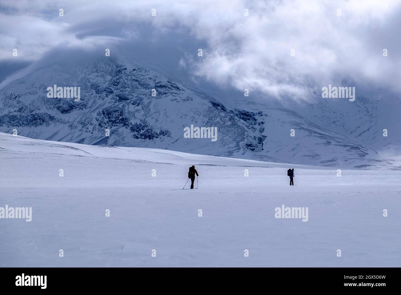 Zwei Personen Ski-Touren in Norwegen Berge Stockfoto