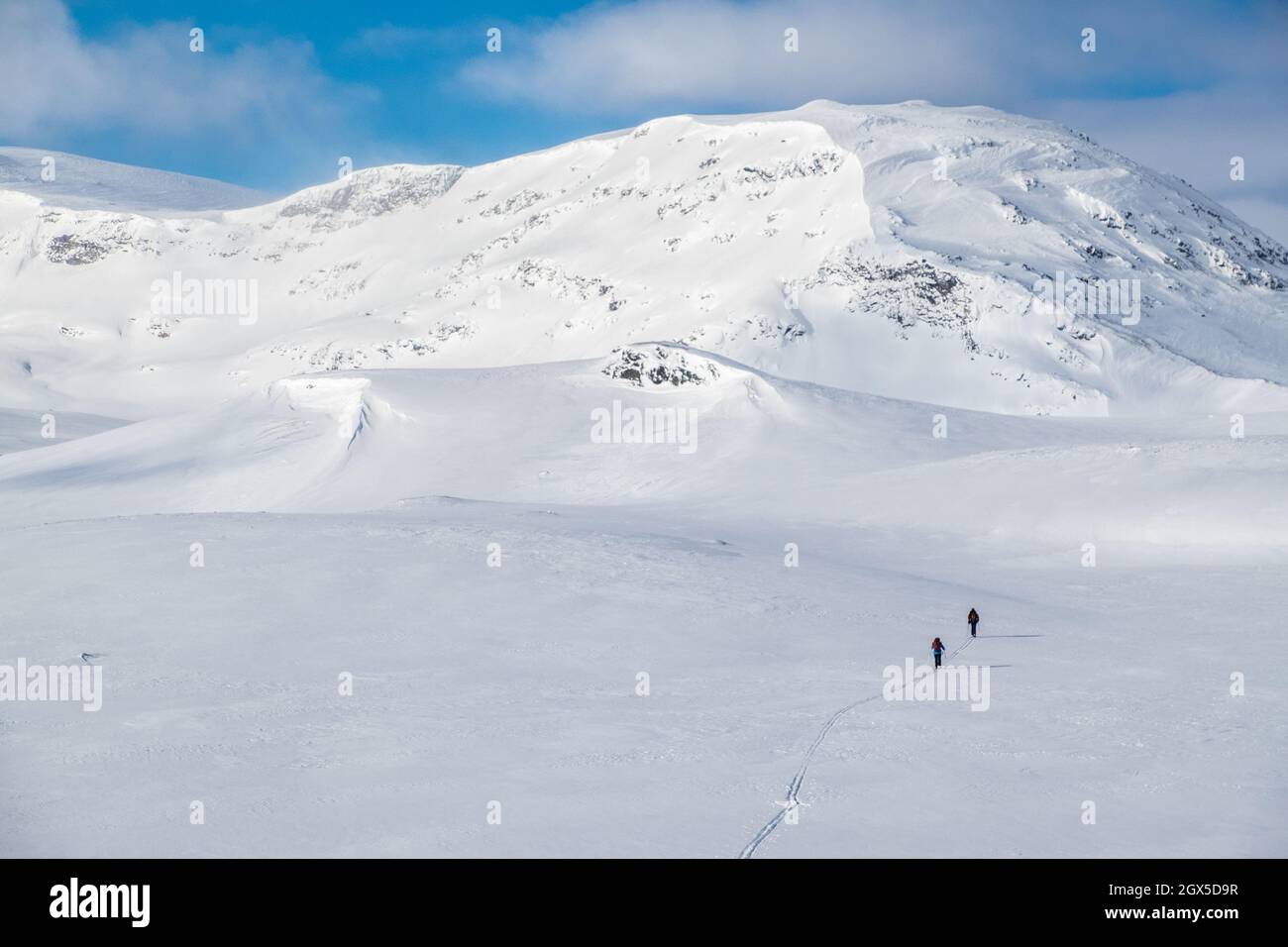 Zwei Personen Ski-Touren in Norwegen Berge Stockfoto