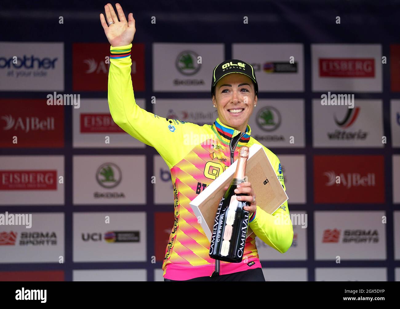 Marta Bastianelli vom Team Cipollini feiert den Gewinn der ersten Etappe der AJ Bell Women's Tour von Bicester nach Banbury. Bilddatum: Montag, 4. Oktober 2021. Stockfoto