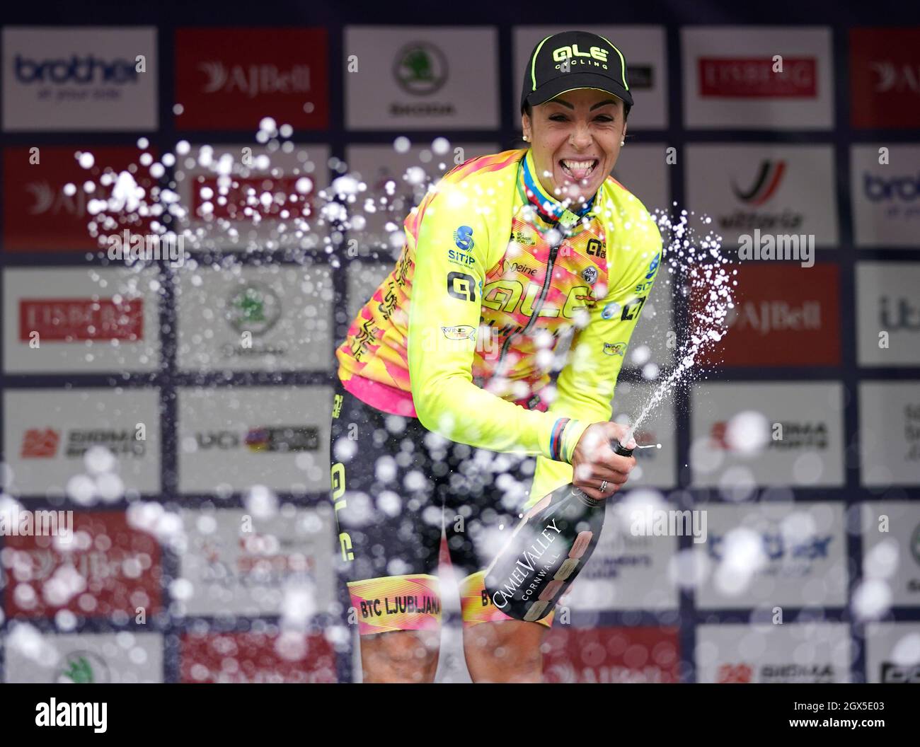 Marta Bastianelli vom Team Cipollini feiert den Gewinn der ersten Etappe der AJ Bell Women's Tour von Bicester nach Banbury. Bilddatum: Montag, 4. Oktober 2021. Stockfoto