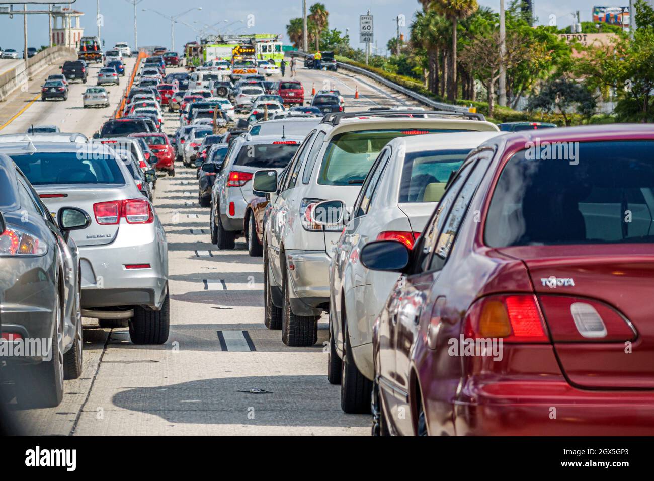 Miami Florida, Interstate I-95, Autobahn, Verkehr gestoppt langsam Stau geschlossene Bahnen Unfall Autos Autos Fahrzeuge Stockfoto