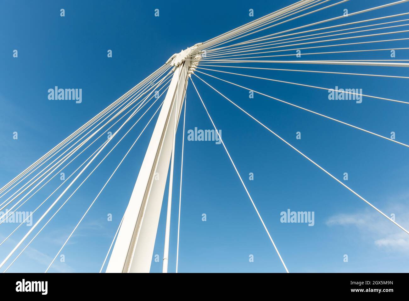 Deux Rives Fußgängerbrücke, Brücke für Fußgänger und Radfahrer auf dem Rhein zwischen Kehl und Straßburg. Die Brücke symbolisiert den Frieden in Europa. Stockfoto