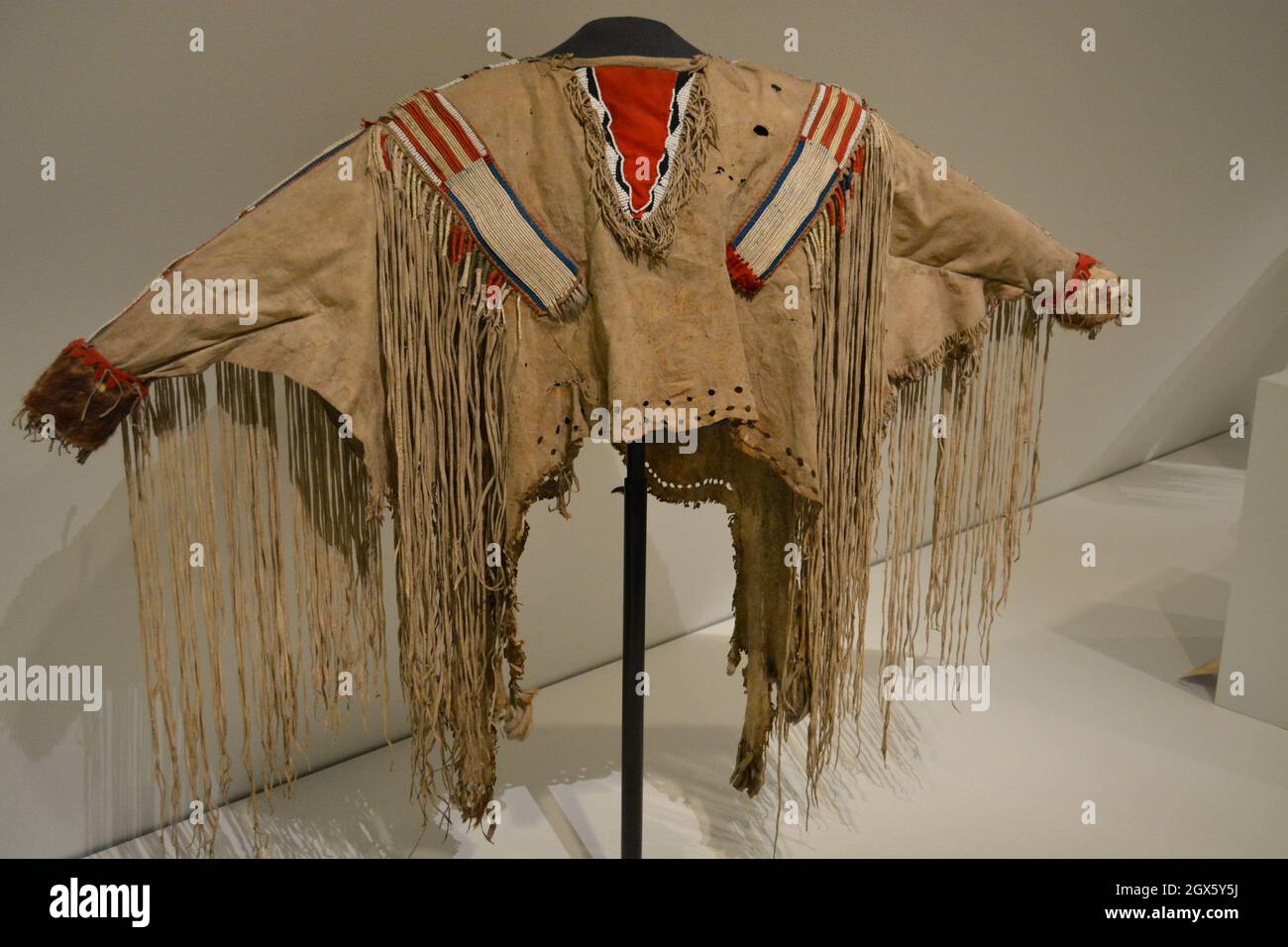 Trikot von Nez Perce Tribal 1850. Hergestellt mit Leder, Pferdehaar Stockfoto