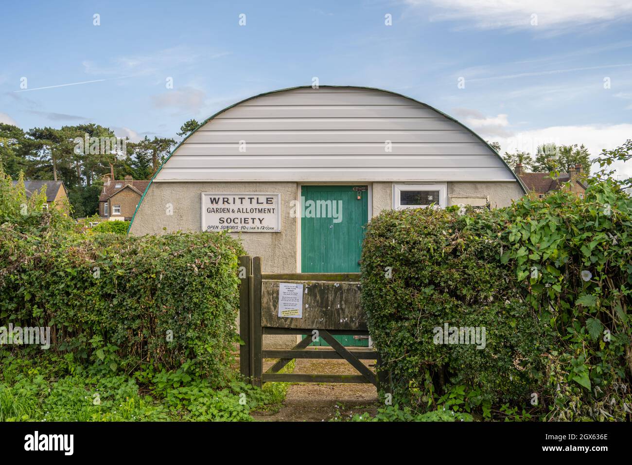 Nissen Hütte wurde als Lagerraum der Writle-Zuteilungsgesellschaft Writle Essex umgenutzt Stockfoto