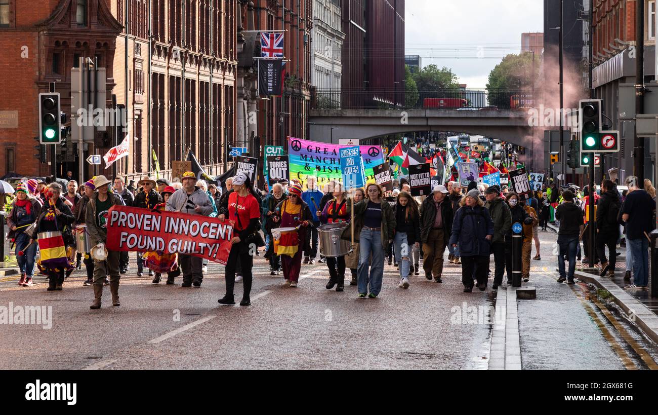 Manchester, Großbritannien. Sonntag, 3. Oktober 2021. März und Kundgebung, um gegen die Regierung zu protestieren und die Demokratie zu verteidigen, zu Beginn der konservativen Konferenz Stockfoto
