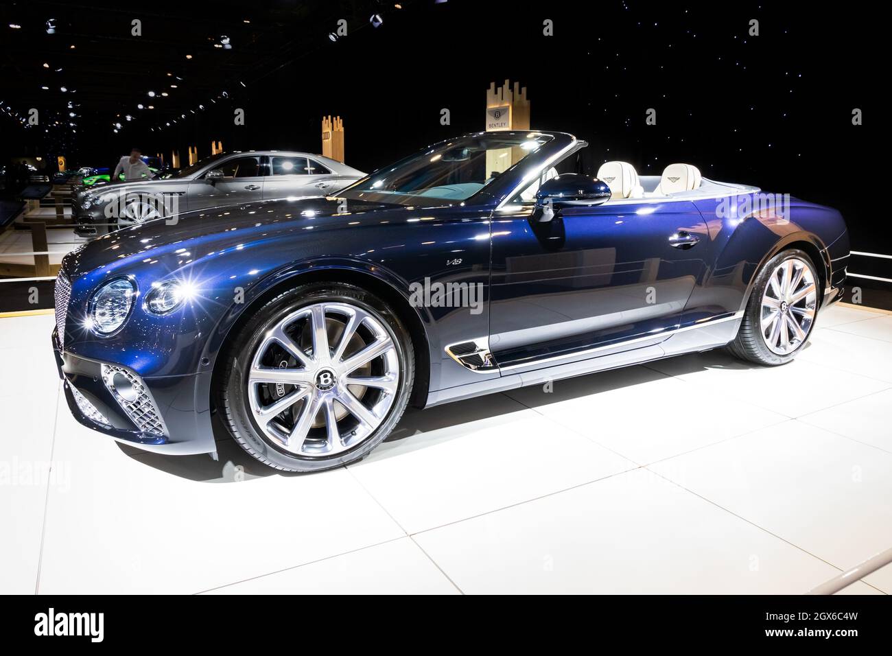 Bentley Continental GTC V8 Cabriolet Luxuswagen auf dem Autosalon 2020 Motor Show. Brüssel, Belgien - 9. Januar 2020. Stockfoto