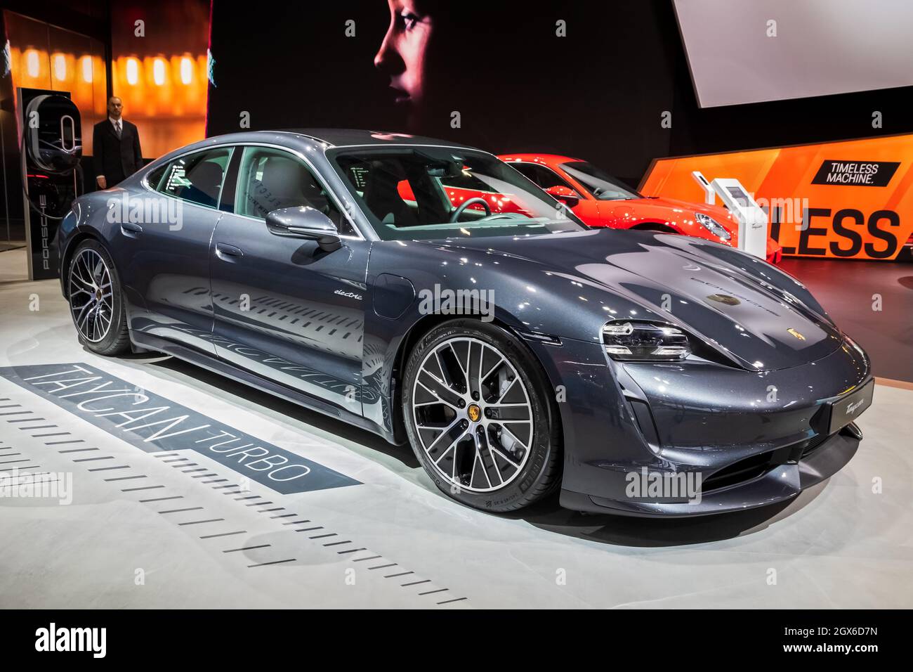 Der elektrische Sportwagen Porsche Tycan Turbo wurde auf der Autosalon 2020 vorgestellt. Brüssel, Belgien - 9. Januar 2020. Stockfoto