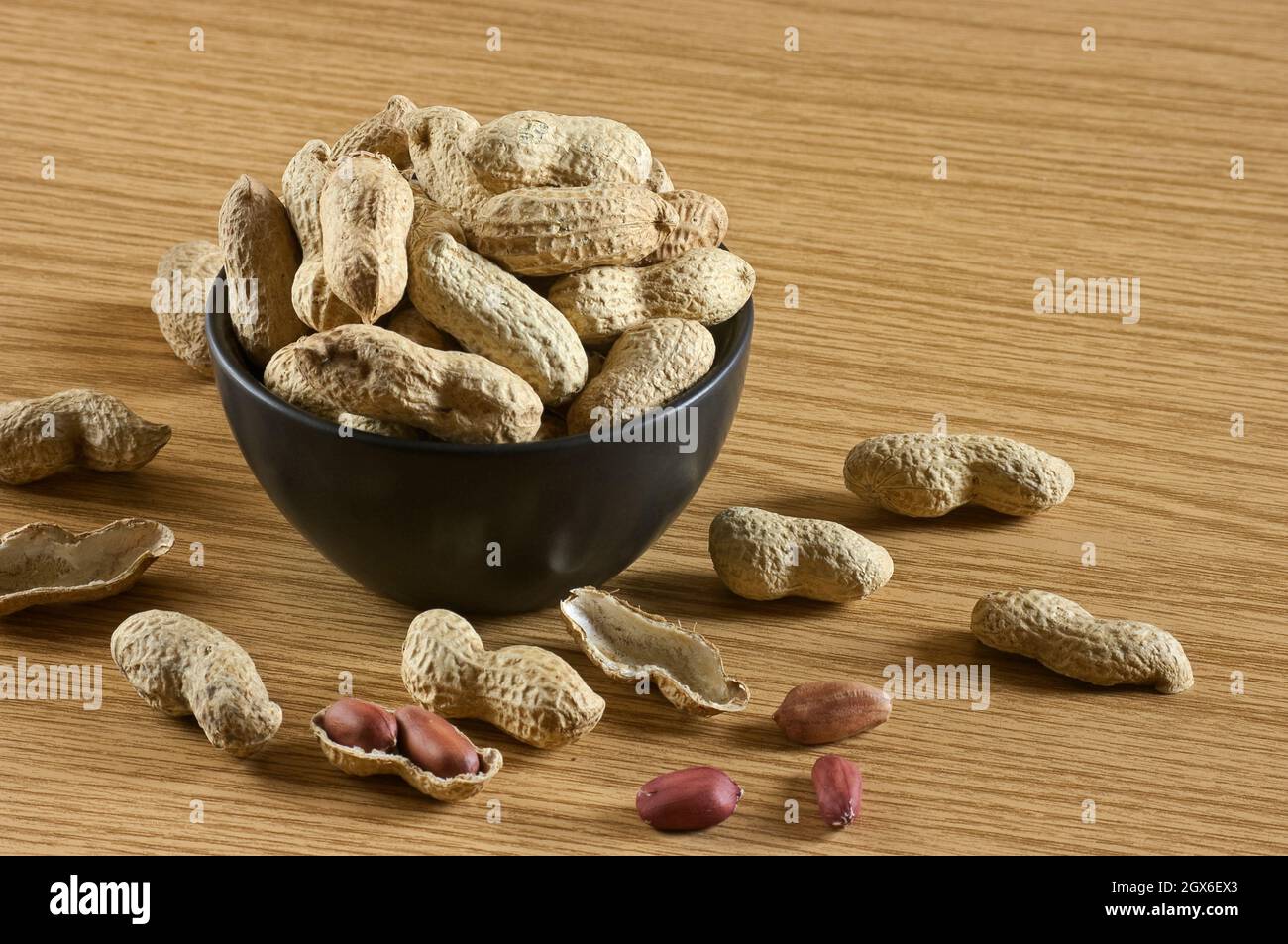 Geröstete Erdnüsse aus dem Bio-Garten. Geröstete Erdnüsse aus dem Bio-Garten. Stockfoto