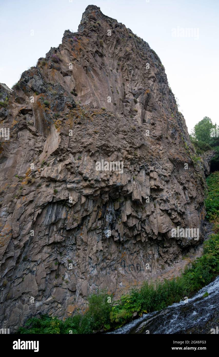 Sinfonie der Steine oder Basaltorgel. Stein Berg Textur Hintergrund. Armenien Stockfoto