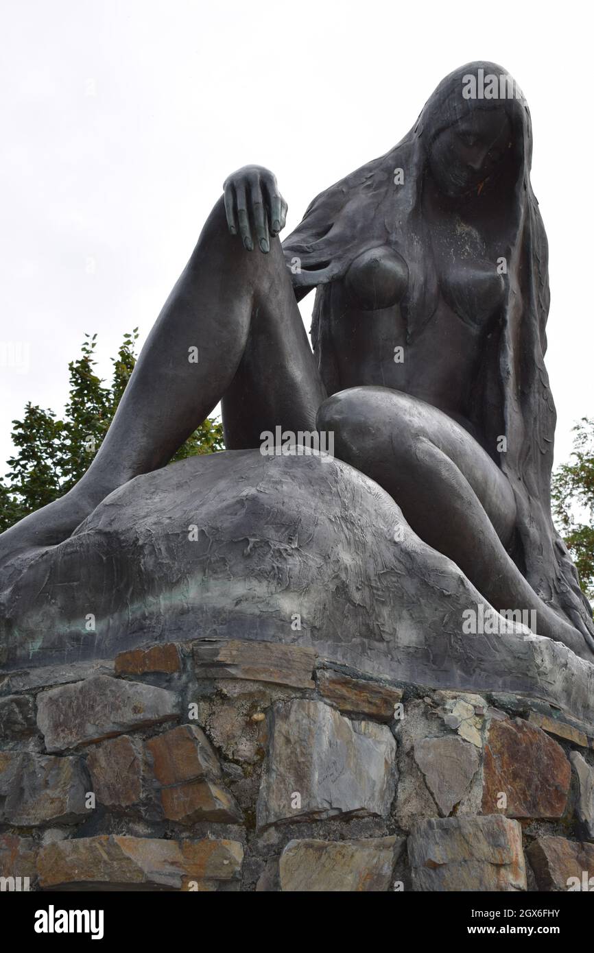 Loreley-Statue auf einem Felsen im Rhein Stockfoto