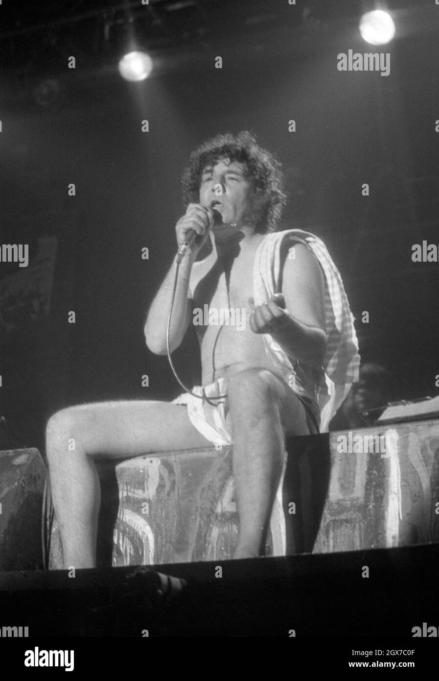 Der schottische Sänger und Musiker Alex Harvey trat im August 1977 beim Reading Rock Festival in England auf. Stockfoto