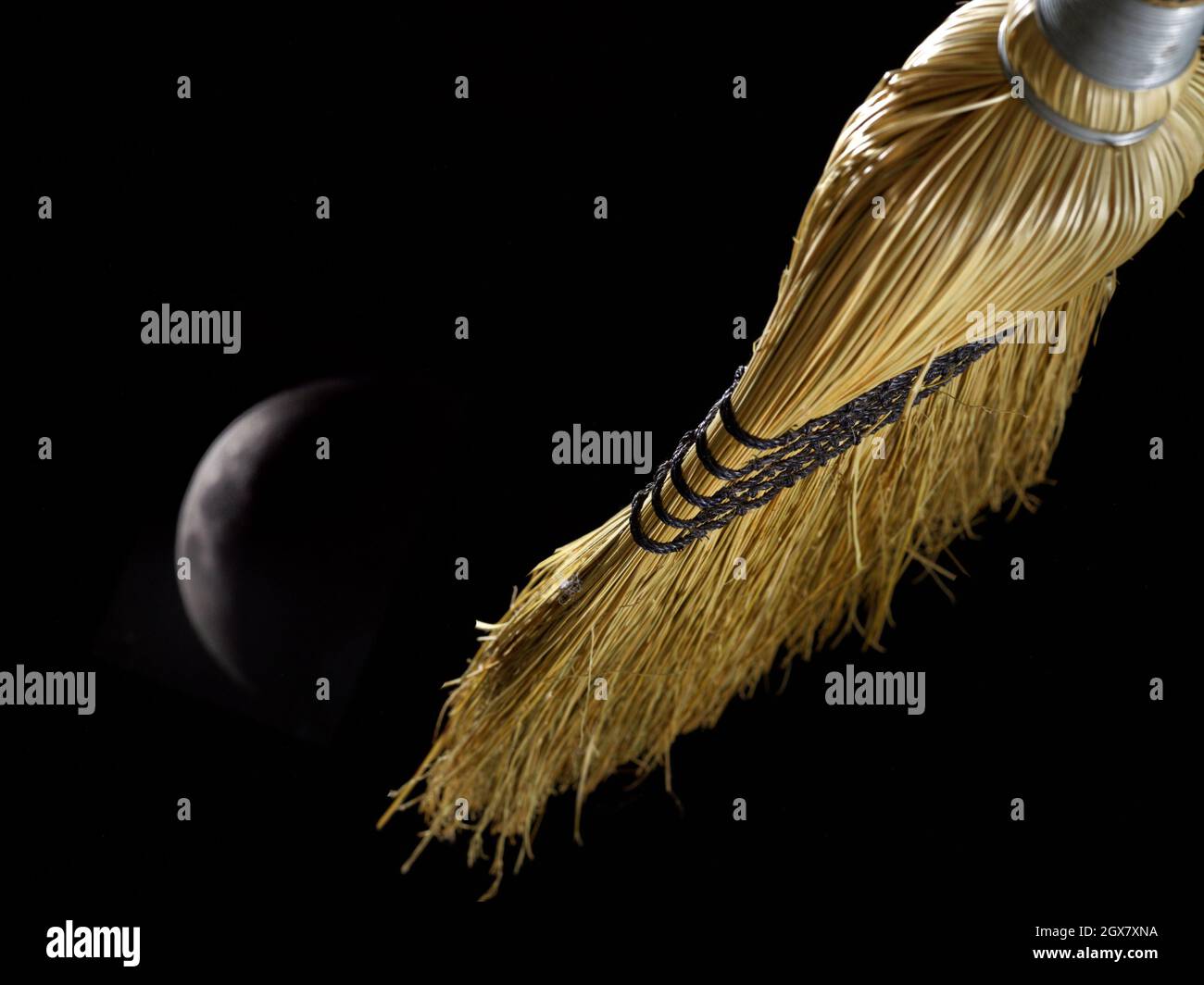 „Flying Broom with Moon“ Stockfoto