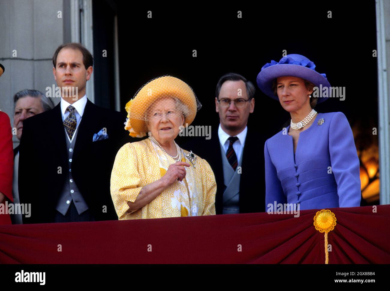 (l-r) Prinz Edward, die Königin Mutter, Prinz Richard Duke of Gloucester und Birgitte, Herzogin von Gloucester, auf dem Balkon des Buckingham Palace während des Trooping the Color Stockfoto
