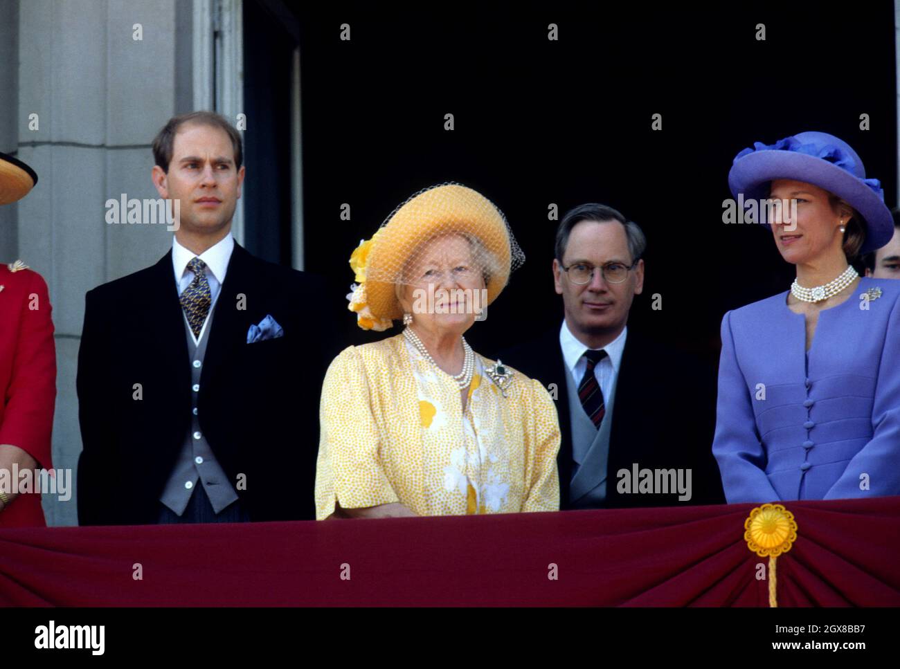 (l-r) Prinz Edward, die Königin Mutter, Prinz Richard Duke of Gloucester und Birgitte, Herzogin von Gloucester, auf dem Balkon des Buckingham Palace während des Trooping the Color Stockfoto