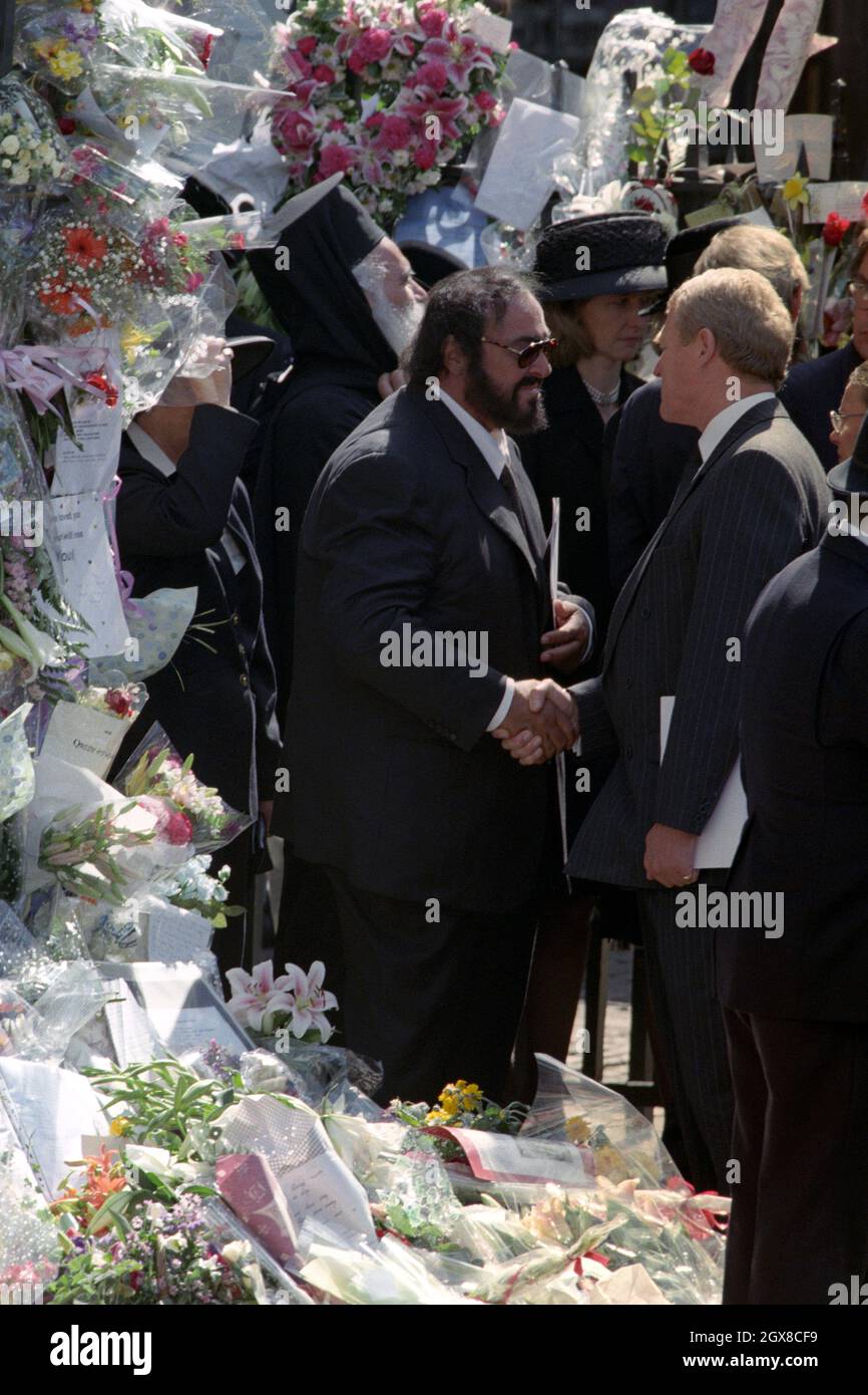 Die Beerdigung Von Luciano Pavarotti Stockfotos und bilder Kaufen Alamy