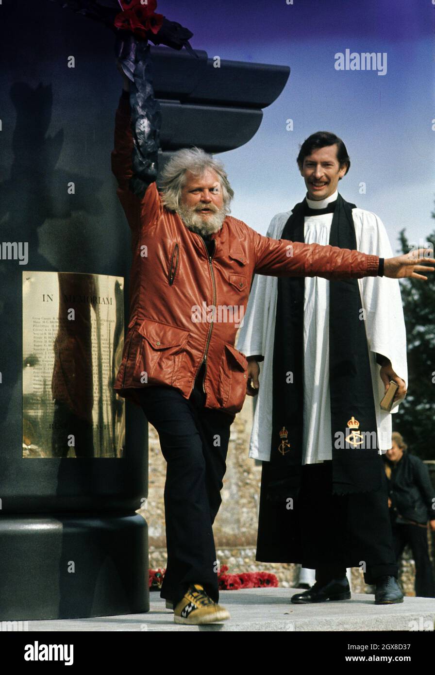 File Photo: 1975 Ken Russell (L) inszeniert 1975 die Filmfassung der Rockoper 'Tommy'. Ken Russell nahm im Januar 2007 an der Celebrity Big Brother Serie 5 Teil, ging aber nach ein paar Tagen wieder raus. Stockfoto