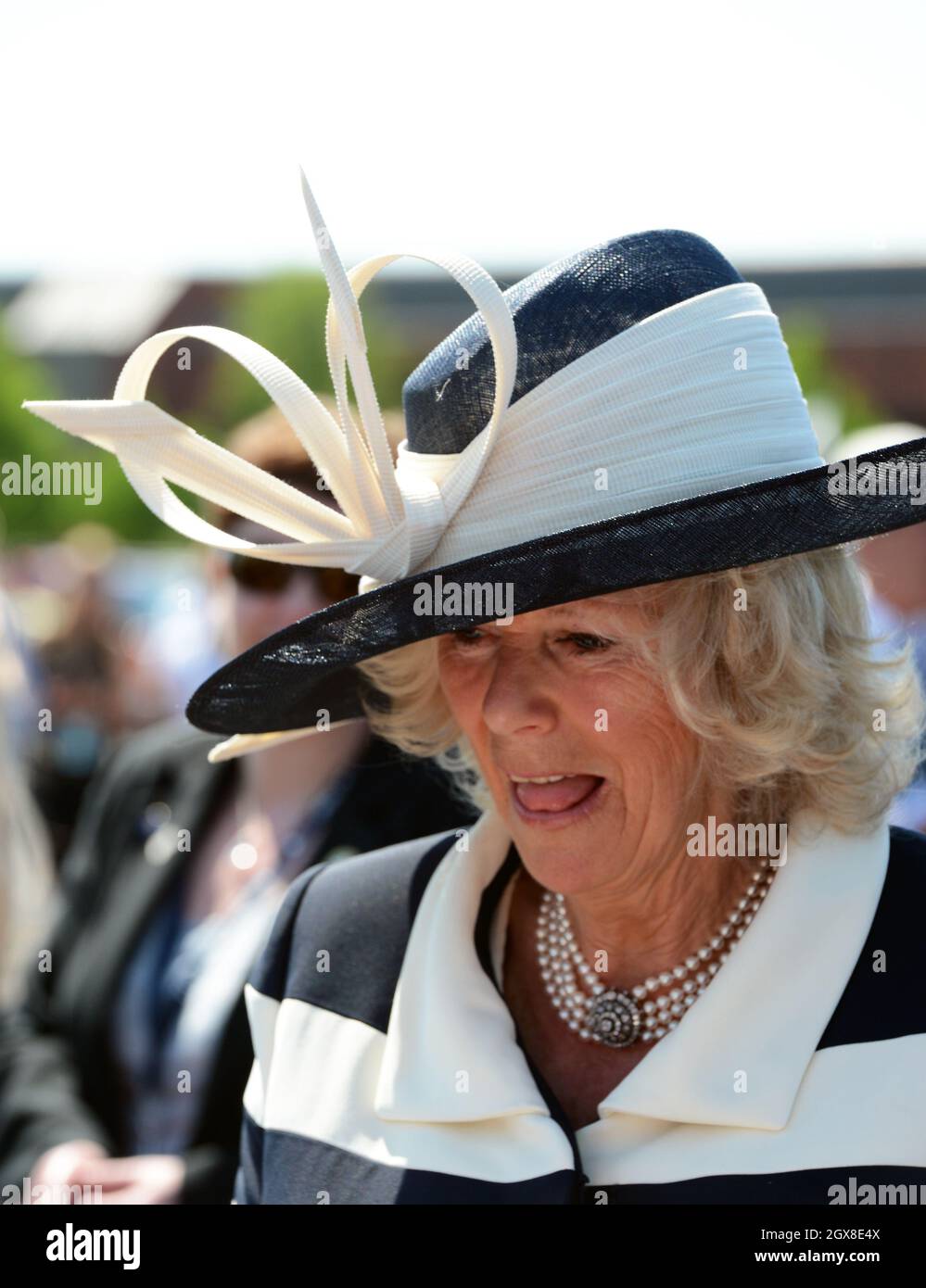 Camilla, Herzogin von Cornwall, nimmt am ersten Tag einer offiziellen Diamond Jubilee Tour durch Kanada an einer offiziellen Begrüßungszeremonie auf der kanadischen Militärbasis Gagetown, New Brunswick, Teil Stockfoto