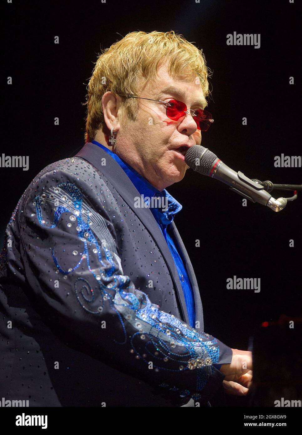 Sir Elton John titelt die Hauptbühne beim Beestival, das im Robin Hill Country Park auf der Isle of Wight stattfindet. Stockfoto