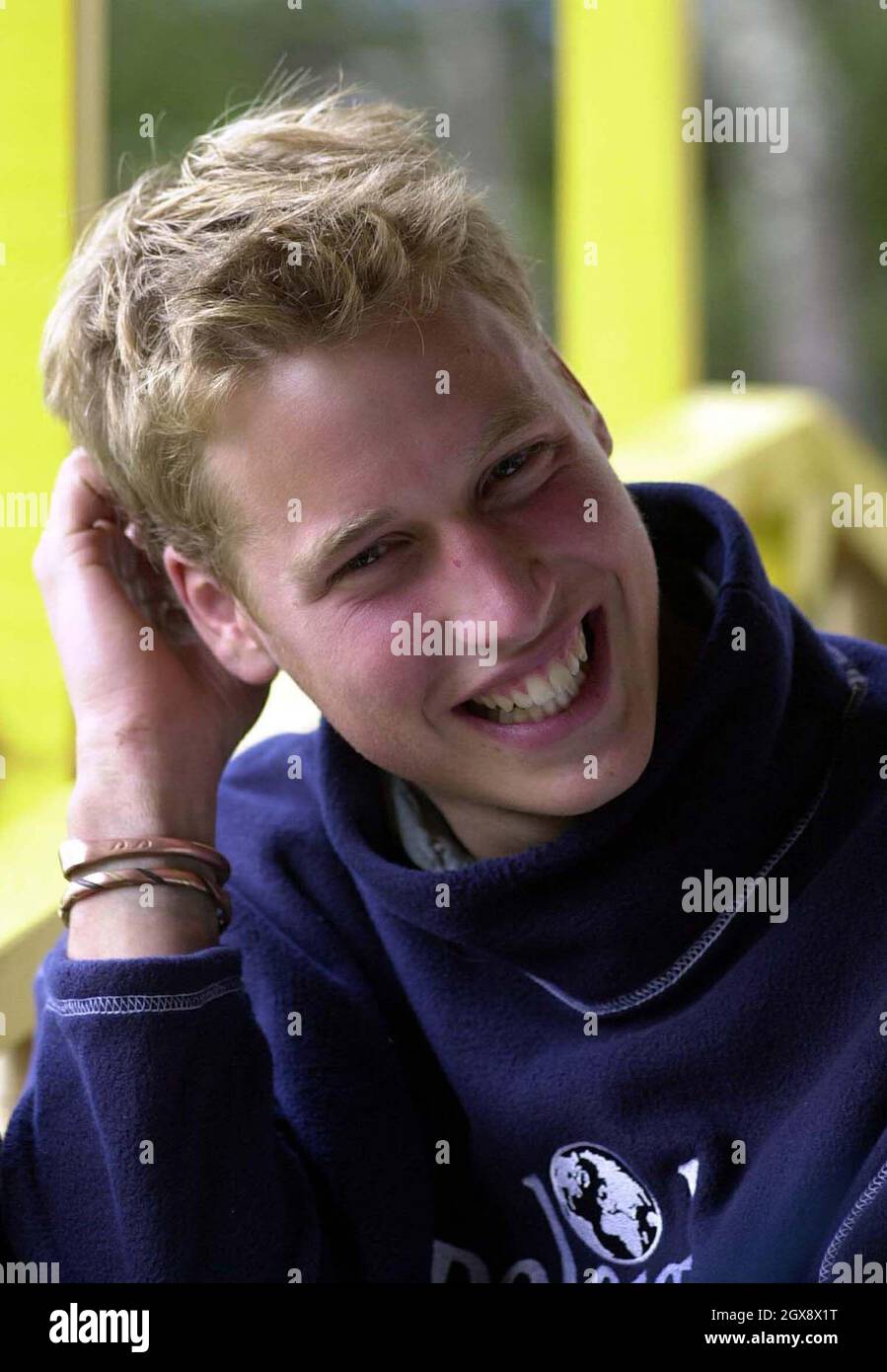 Prinz William in der Unterkunft des Teams im Dorf Tortel, Südchile, während seiner Raleigh International Expedition. Dezember 2000. Foto. Anwar Hussein Stockfoto