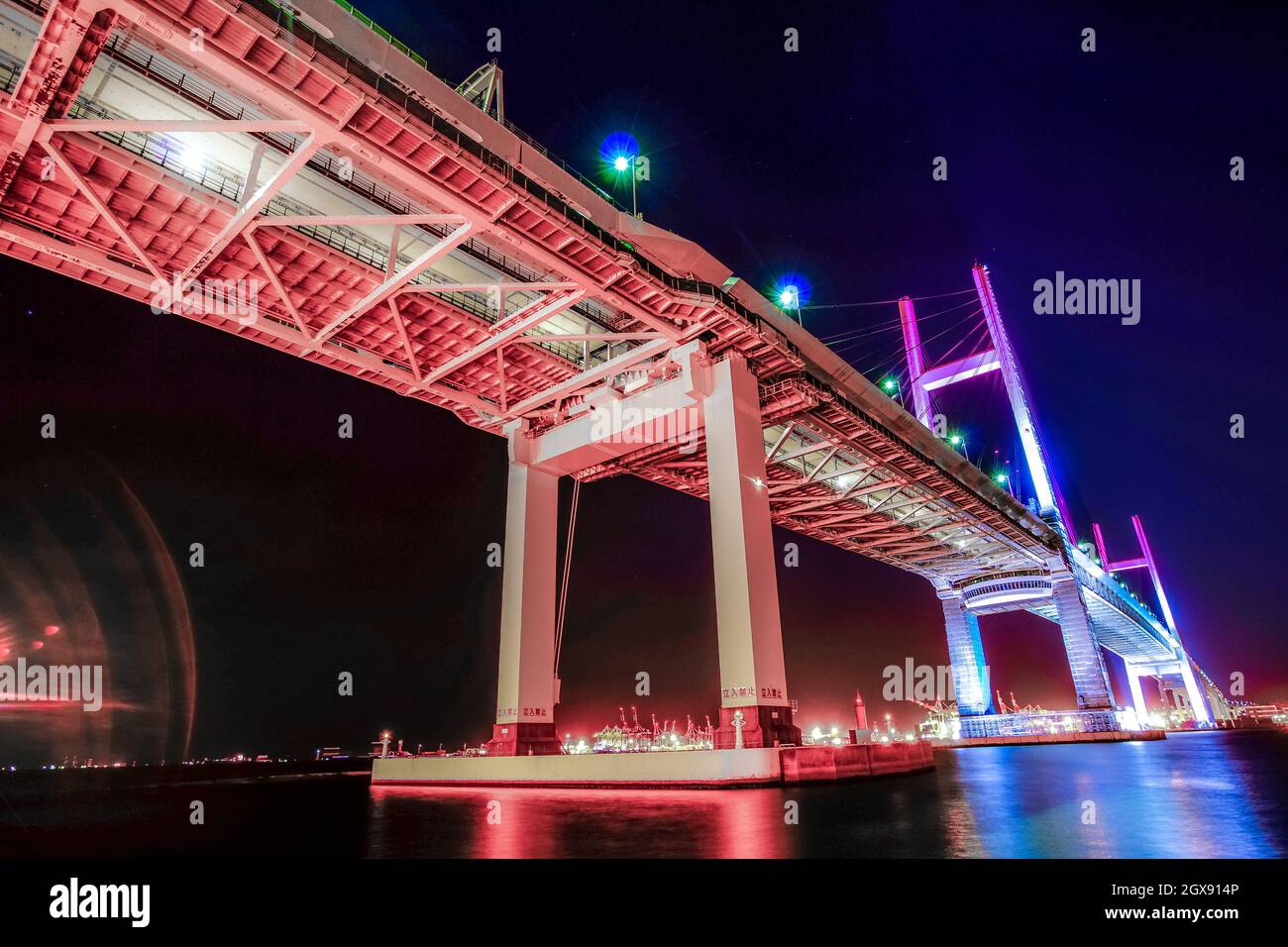 Yokohama Bay Bridge of Night View (Tsurumi-ku, Yokohama City). Drehort: Yokohama-Stadt kanagawa Präfektur Stockfoto