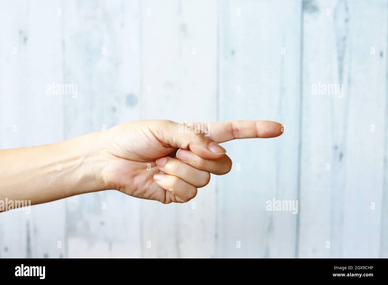 Frau Hand mit dem Zeigefinger zeigt Stockfoto